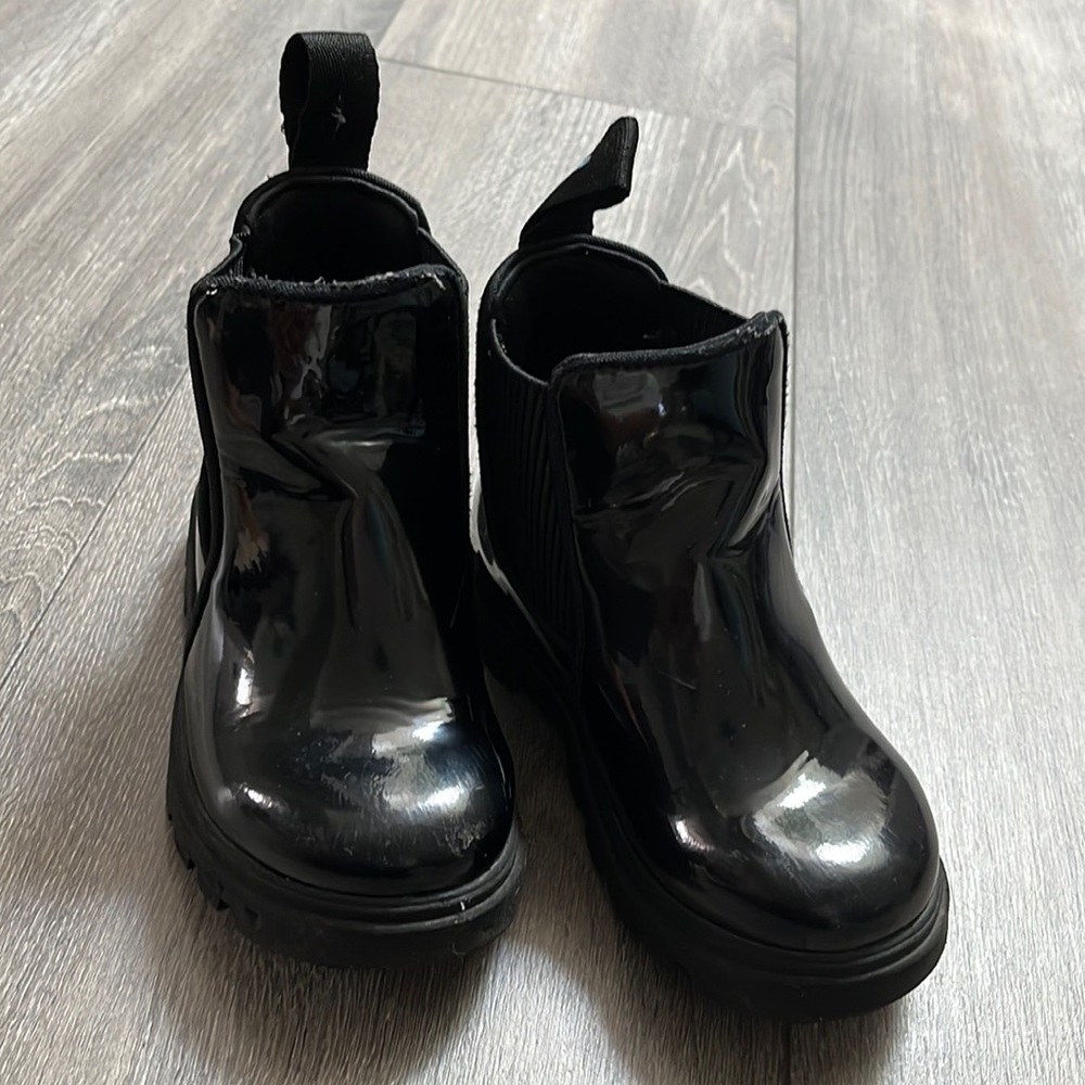 NATIVE kids booties size 8 shiny